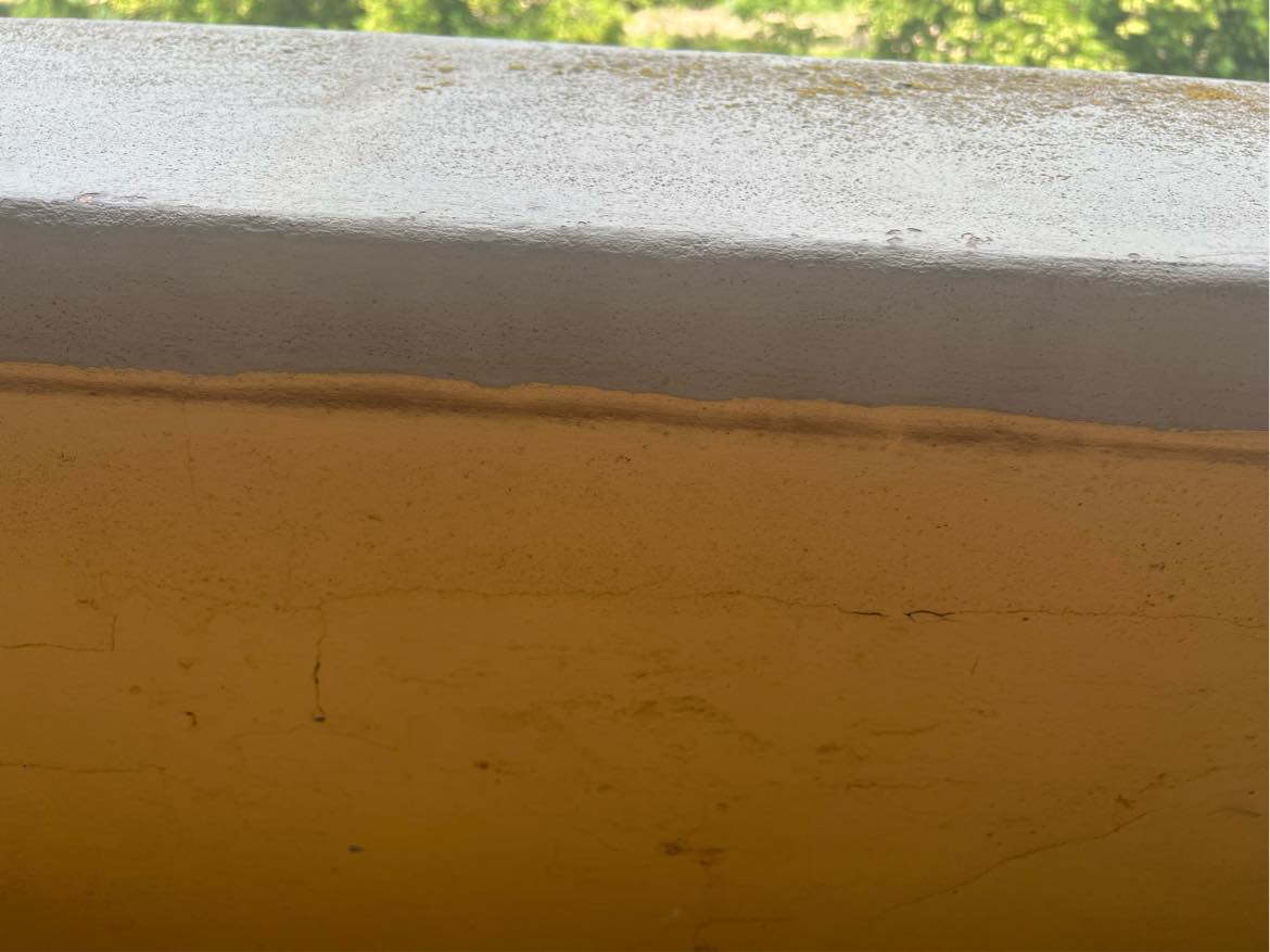 Finde og montere beslag til altankasse