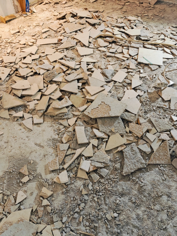 Bortskaffelse af klinker fra villa.