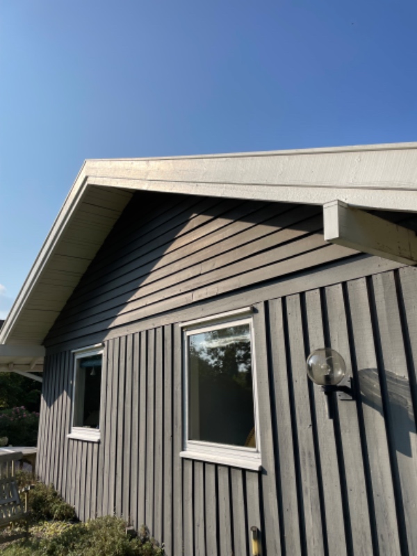 Nedvask af træværk på træhus