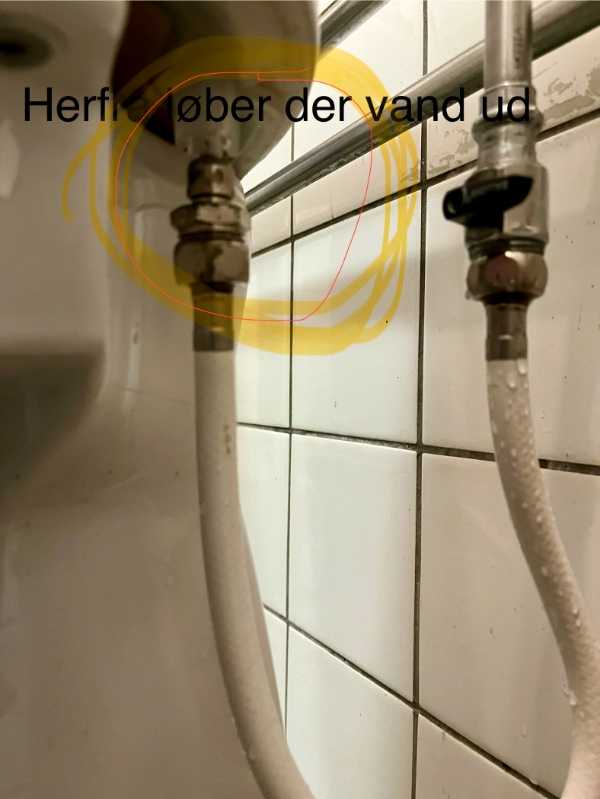 Reperation af vandtilførsel til toilet