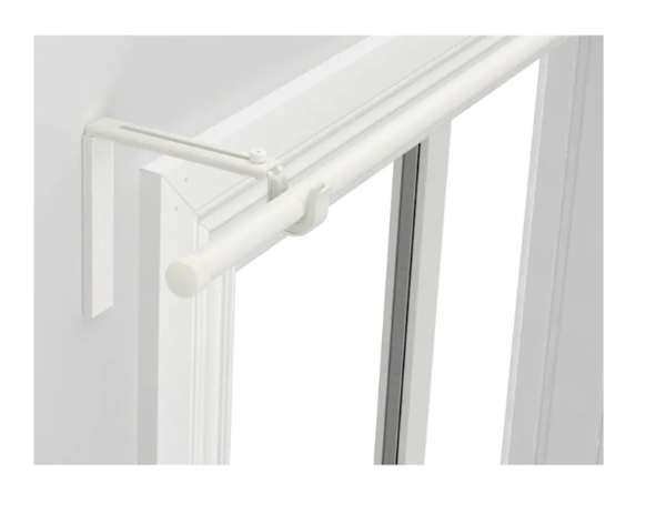 Garderobeskabe, loft lampe, væg lampe, gardiner 2