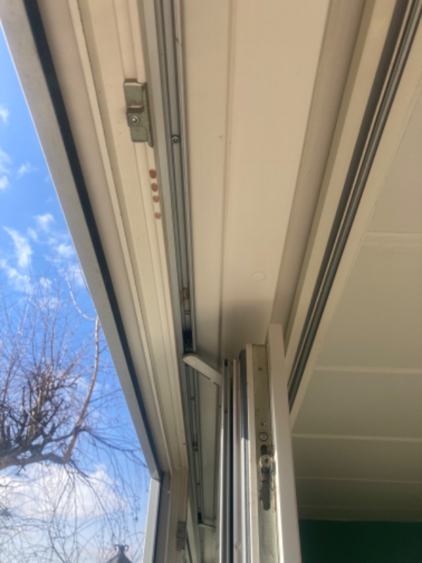 Terrasseskydedør glider ikke som den skal på sin skinne og har derfor svært ved at lukke rigtigt