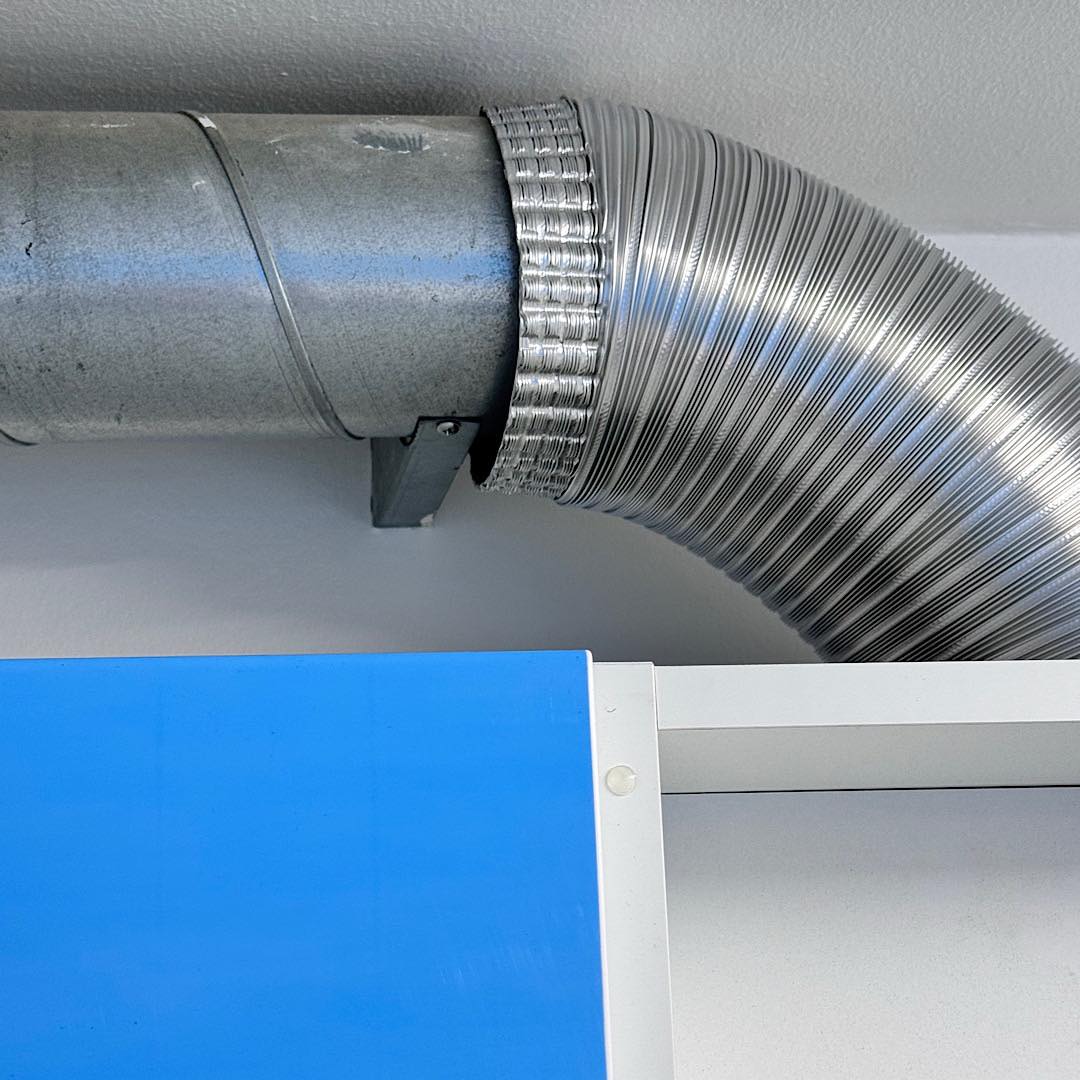 Tilslut ny køkkenvask til afløb og samle aftræk fra emhætte