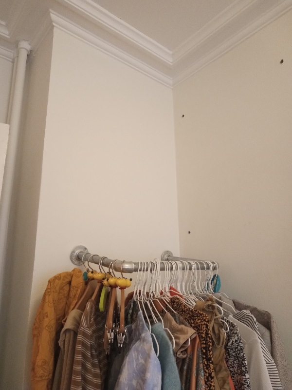 Ophæng af garderobestang + ret en anden