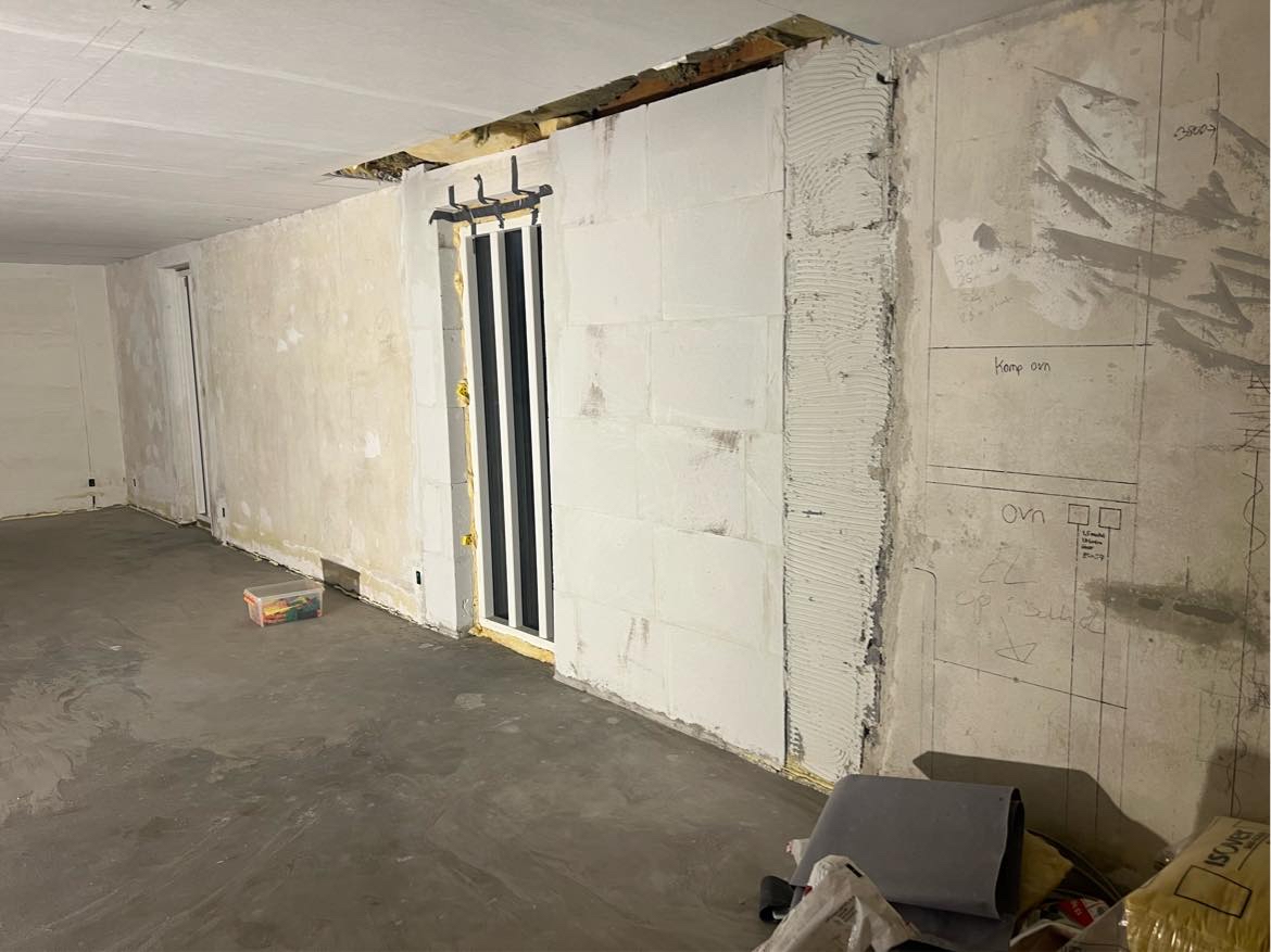 Gipsloft mangler færdiggørelse efter fjernelse af vægge