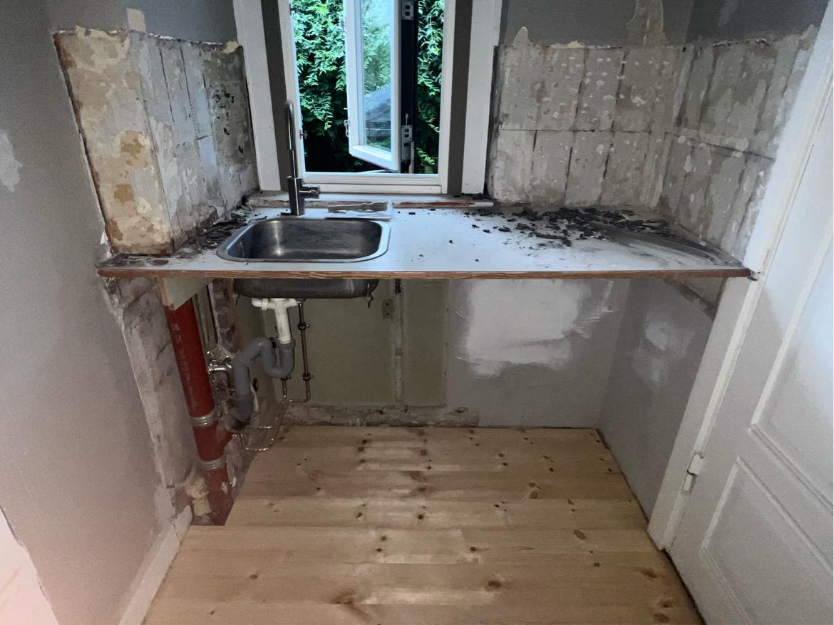 Demontering af håndvask, fjerne bordplade