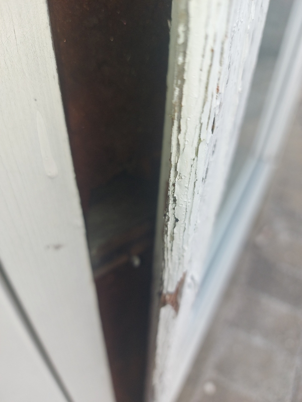 8 brædder skal skiftes, isolering med skum bagved og en dør som binder