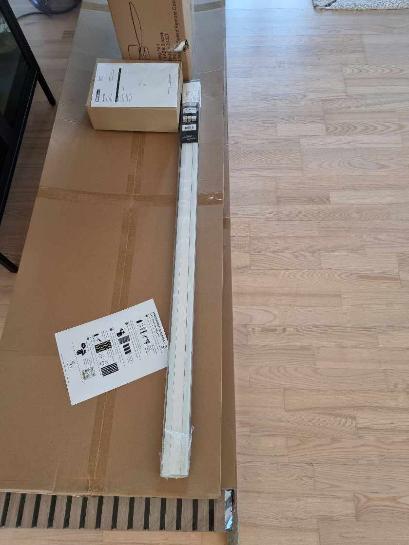 Opsætte akustikpaneler, opsætte loftsventilator, Opsætte og tilskære Gardin.