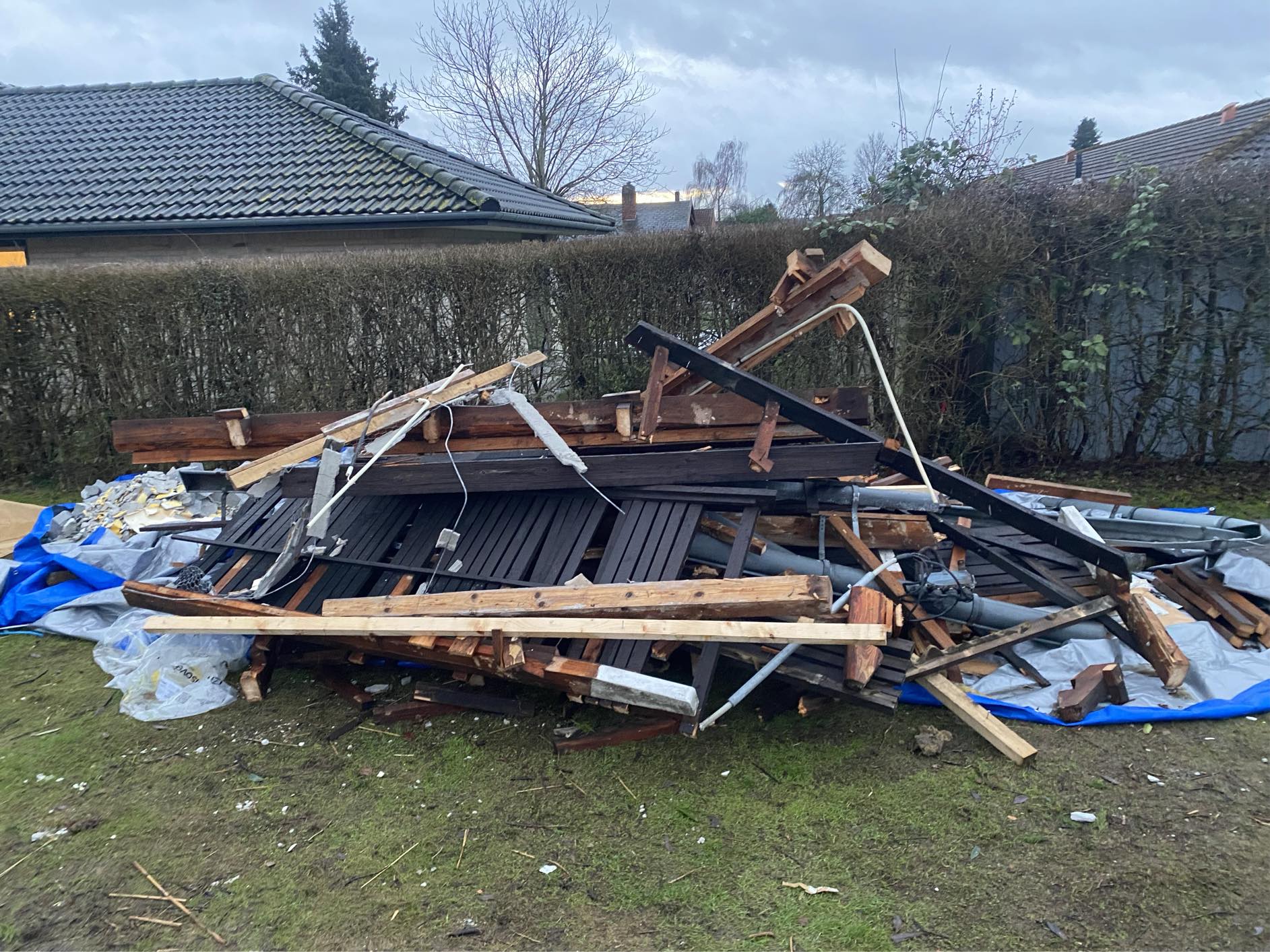 Oprydning og bortkørsel af affald