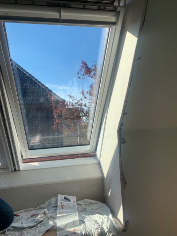 Maling og spartling af vindueskarme.