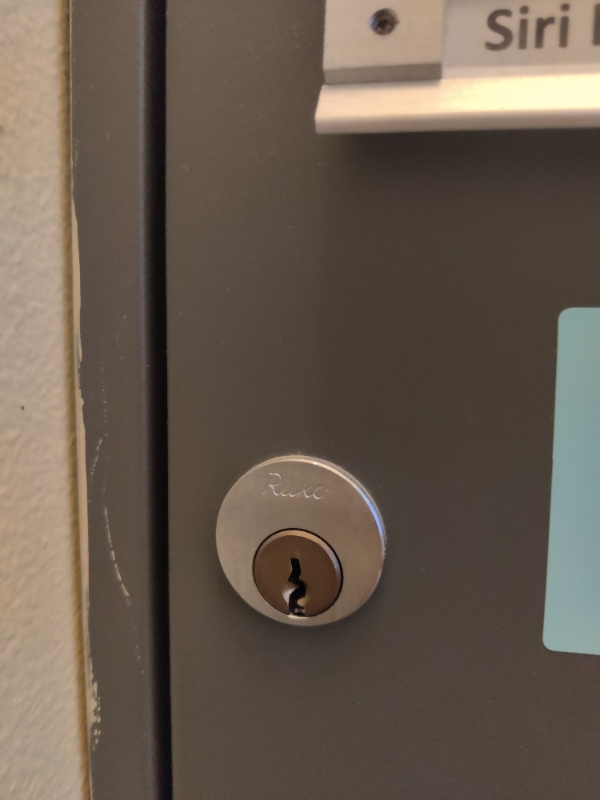 Omkode lås eller udskiftning af lås i postkasse