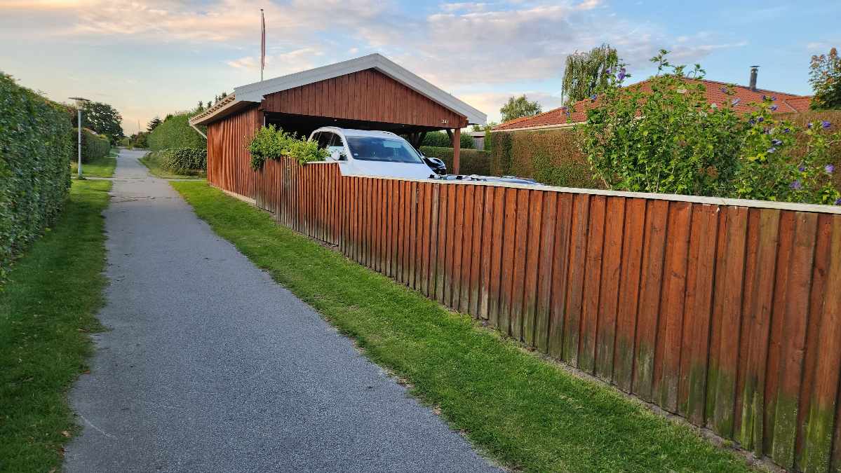 Træværk carport og skur