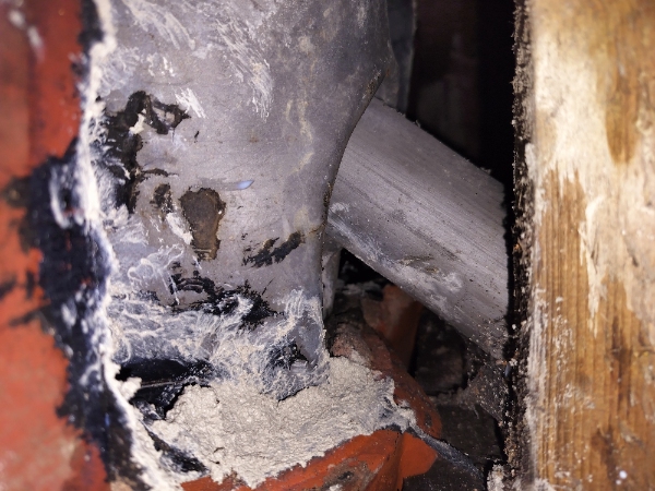 Fjernelse af antenne samt reparation af hul der antennen har været.