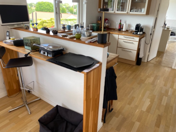 Ny bordplade og vask og armatur i køkken