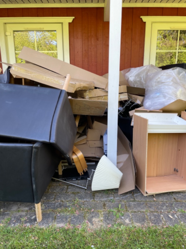 Afhentning og bortskaffelse af møbler