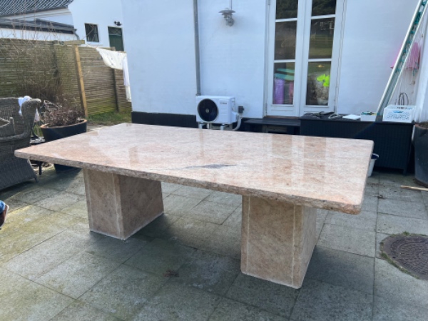 Flytte et tungt granit bord hurtigst muligt fra Slagelse til Sørby. Ca 8 km.