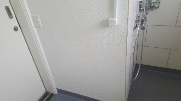 Fliser opsatnin på bad rum .