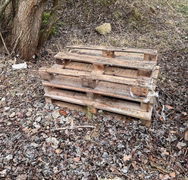 Skrald til container.