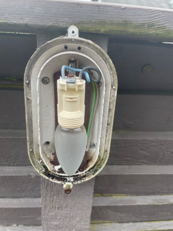 Opsætning af lamper og stik