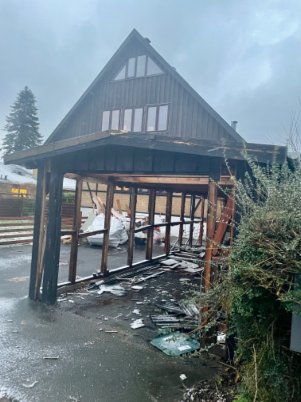 Nedrive garage + fjerne byggeaffald