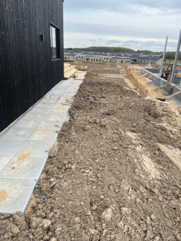 Fræsning af have 400 kvm, planere og gøres klar til rullegræs