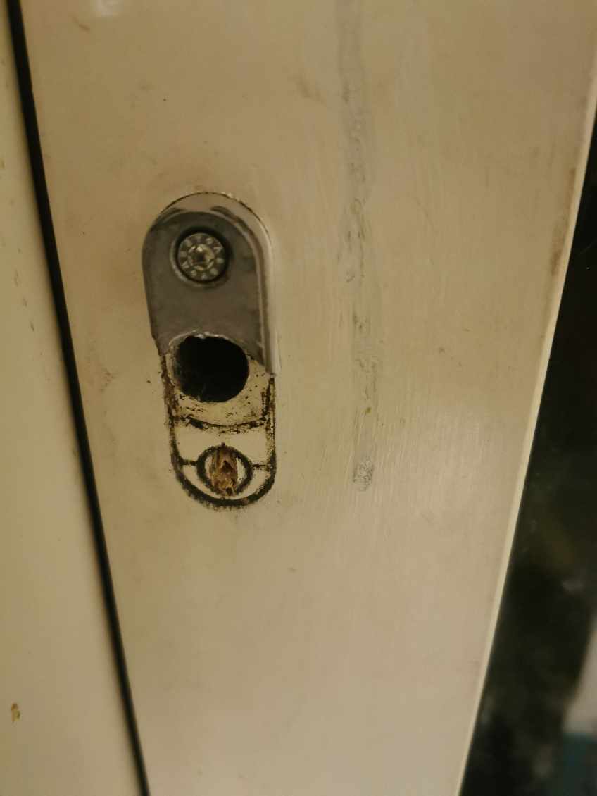 Hjælp til at reparere nogle ødelagte tinghåndtag på teresse dør