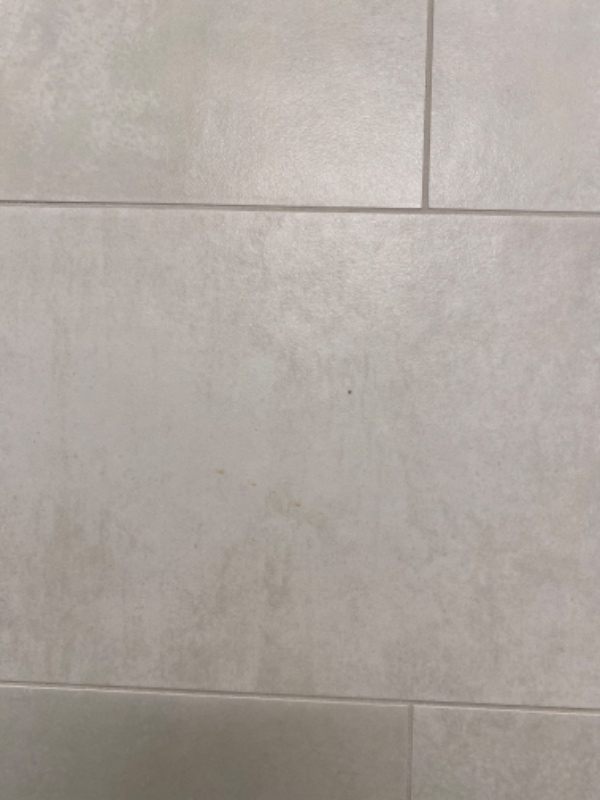 Hængt 2 loftslamper op -1 lille hylde på badeværelse ,samle lille skab til under vask