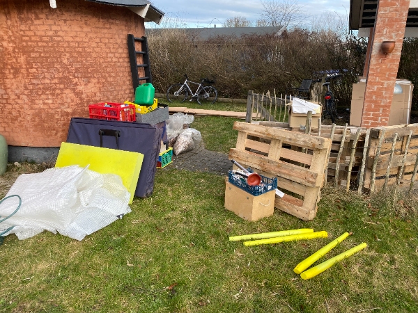 Bortkørsel fra skur og lidt have