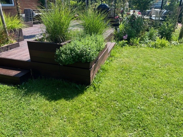 Grave rende langs terrasse