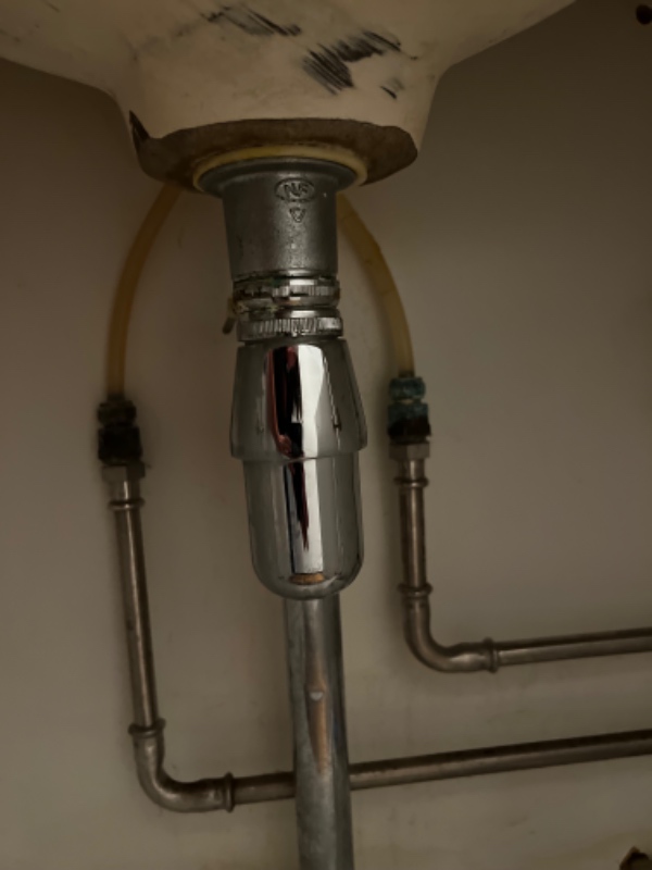 Udskiftning af toilet og håndvaskmøbel