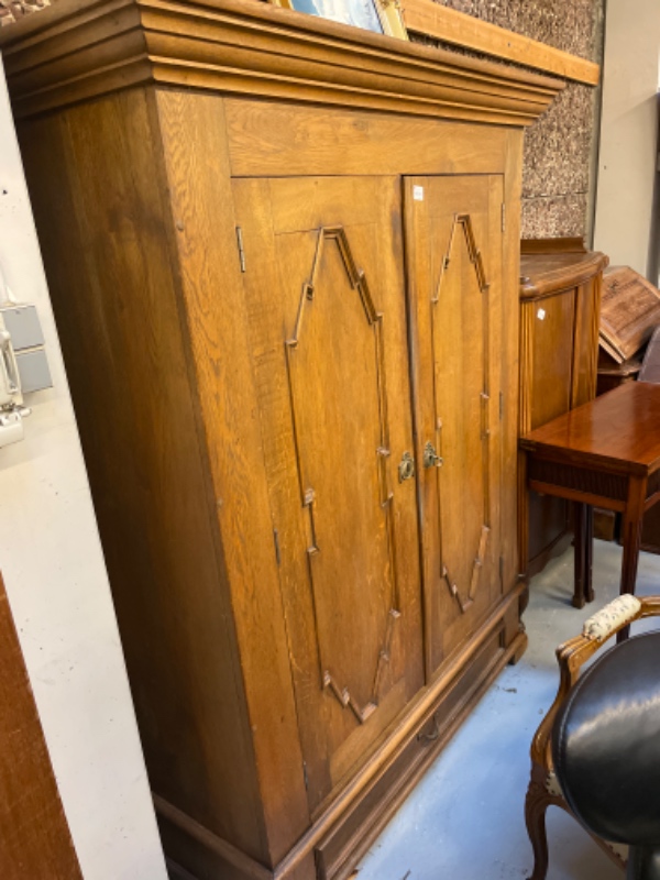 Kørsel  af tungt skab fra Hørsholm (Røde Kors) til Toldbodgade i KBH K og opbæring til 4. sal,