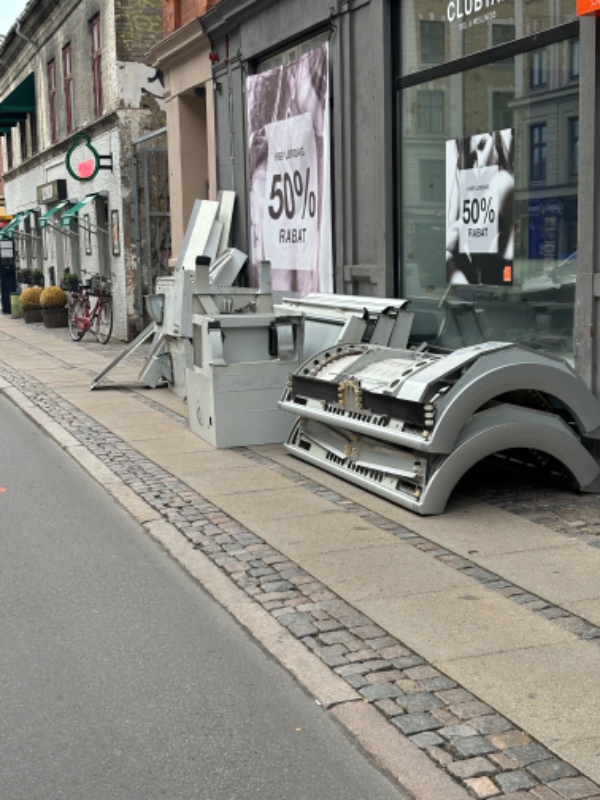 Afhente 3 stk solarier til skrot i Frederikssund