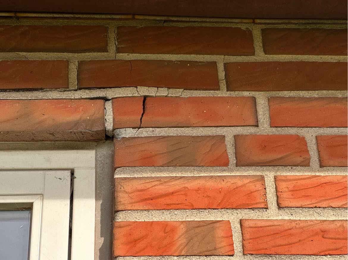 Repareret noget murværk