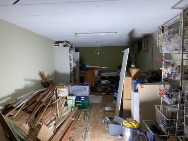 Spartling og opsætning af filt på vægge og luft i 70m2 kælder + trappeopgang