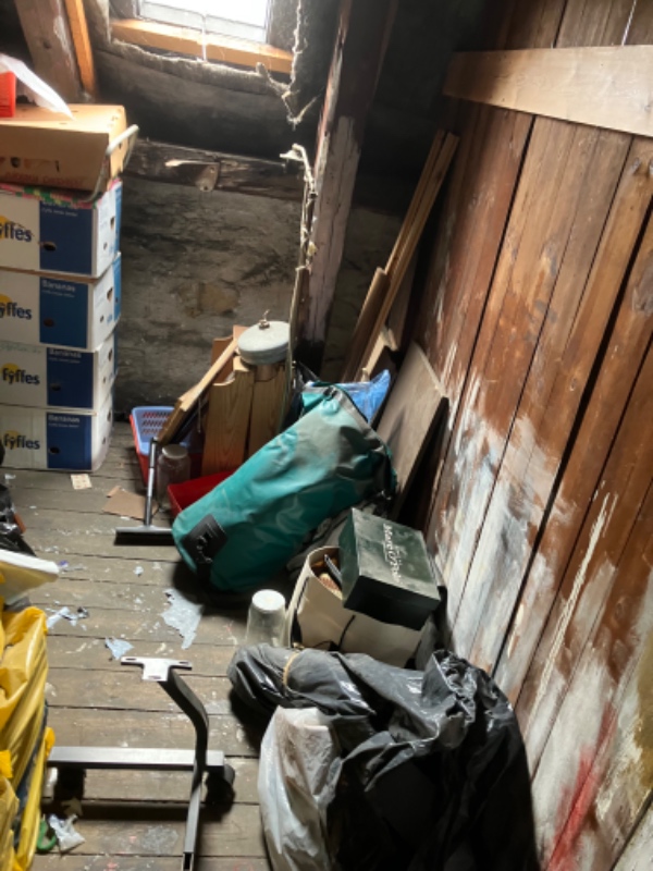 Tømning af loftrum på 5.sal