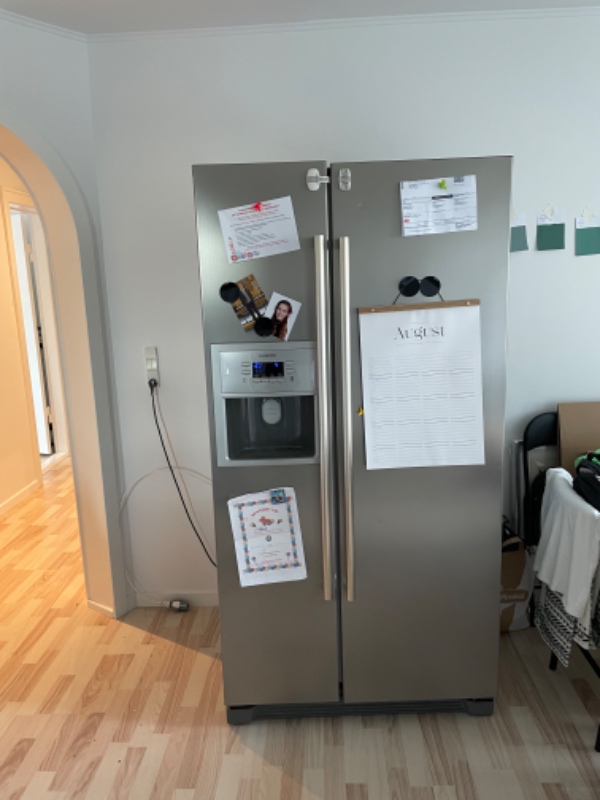 Afhentning og bortskafning af amerikanerkøleskab