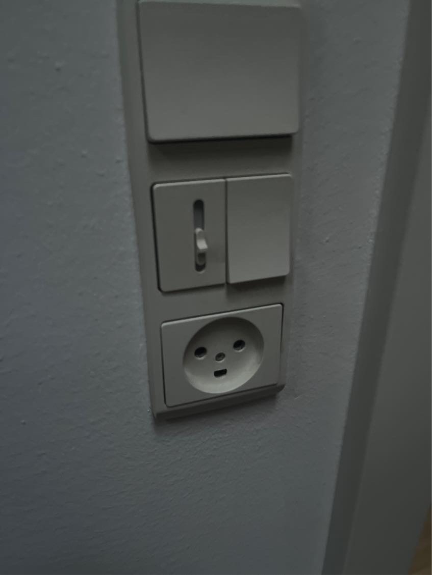 Skift af stikkontakt (lysdæmper) og ophæng af lampe