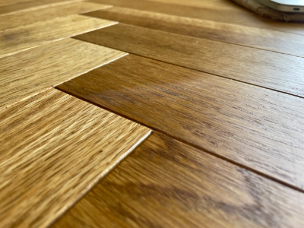 Afslibning og oliering af bordplade