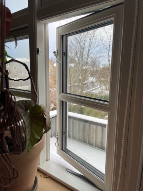 Montering af kattelem i et vindue med 3-fags glas. Jeg har faktisk allerede en kattelem