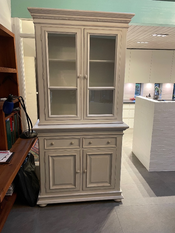 Transport af vitrineskab