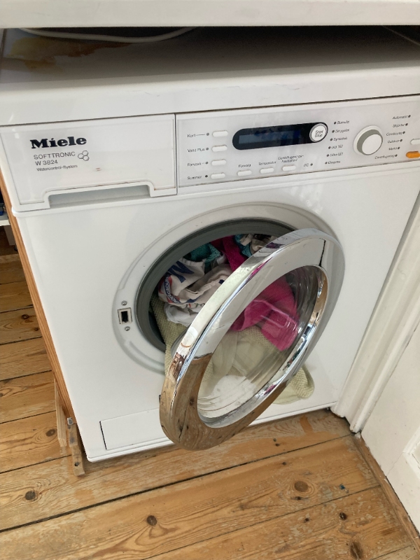 Afhentning af tung vaskemaskine