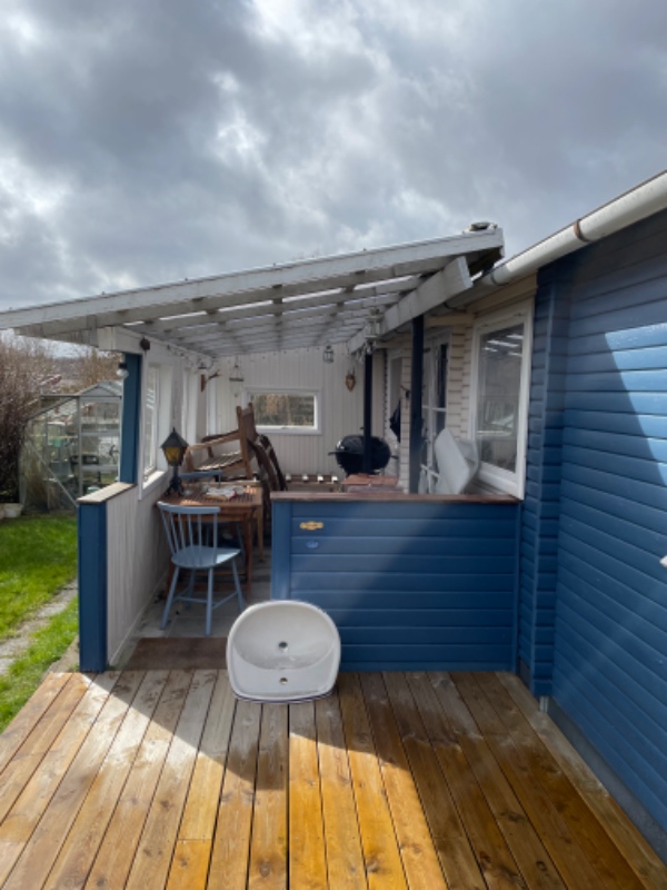 Byggeaffald fra en udestue skal fjernes