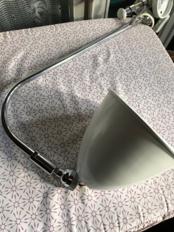 En bestligth lampe knækket i fatning