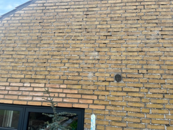 Mørtel falder ud mellem mursten ca 8-9 kvadrat m