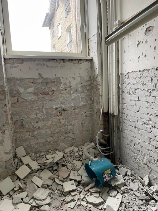 kørelse af nedtaget gamle fliser til storskrald