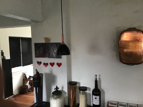 Opsætning af hylde i køkken Og akustikplader