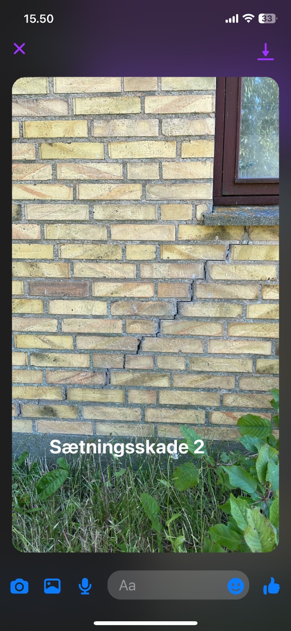 Mure sætningsskade på hus og lade.