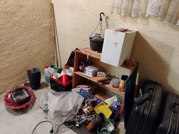 Tømning af kælderrum og bortskaffelse af indhold