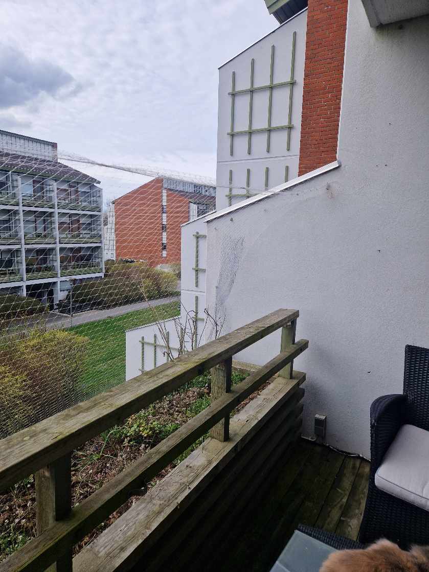 Hjælpe til at "opfinde", bygge og opsætte kattesikring af 2 altaner,  hhv 2x 7 meter og 1 x 7 meter