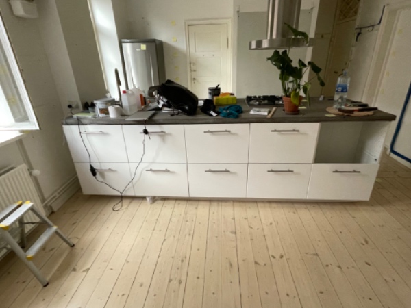 Skære armeret betonbordplade over